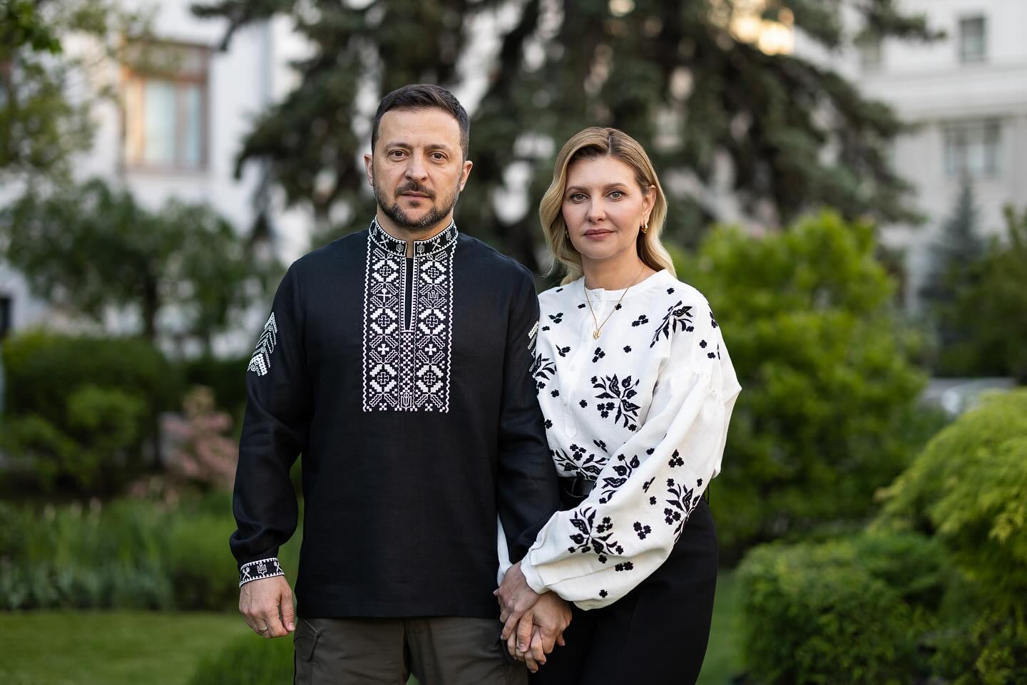 Тризуб, БТРи та скандал із косовороткою. Як змінювались вишиванки Зеленського